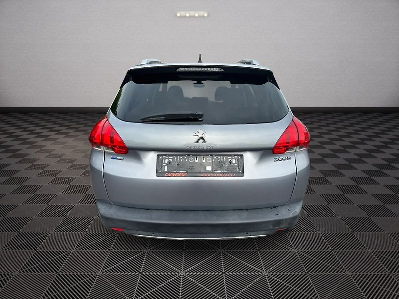 Peugeot 2008 (2016) 1.2T 81kw Allure - fotka 6 z 23