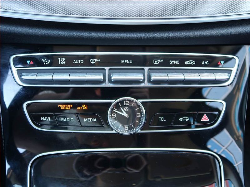 Mercedes-Benz Třídy E (2016) E 200, Automat, Kůže, Navi - fotka 15 z 19
