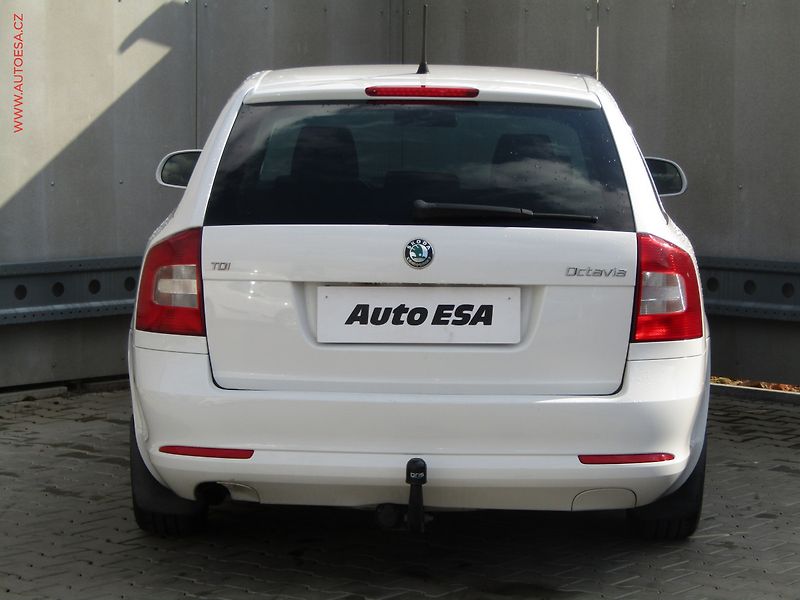 Škoda Octavia (2012) 1.6 TDi, ČR, Ambition - fotka 5 z 18