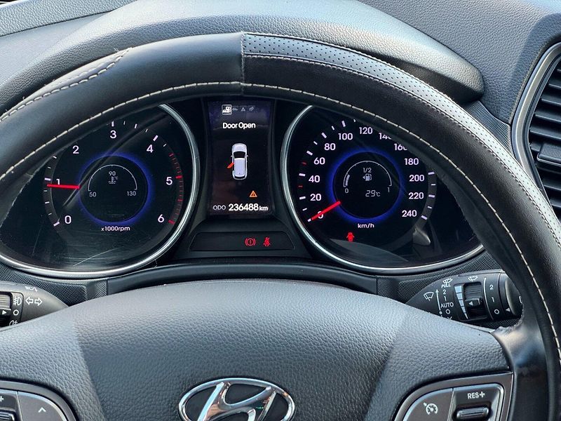 Hyundai Santa Fe (2014) 2,2 CRDI 145 Kw 4x4 - fotka 18 z 31