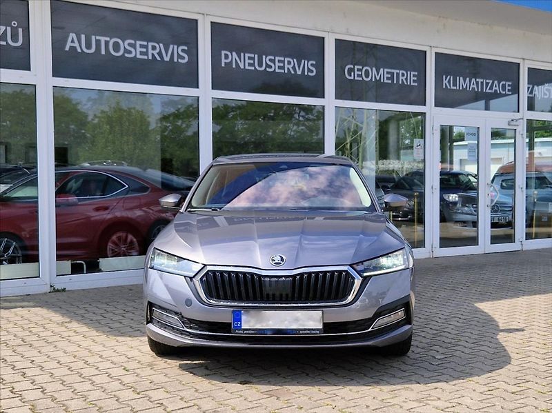 Škoda Octavia 2,0 TDI DSG TOPSTAV +ZIMNÍPNEU - fotka 8 z 46