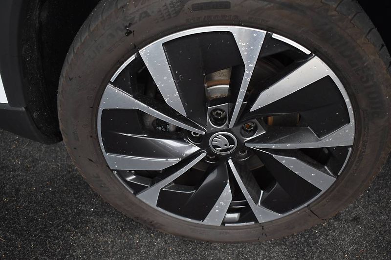 Škoda Karoq (2023) 1,5 TSI 110kW tažné - fotka 20 z 27