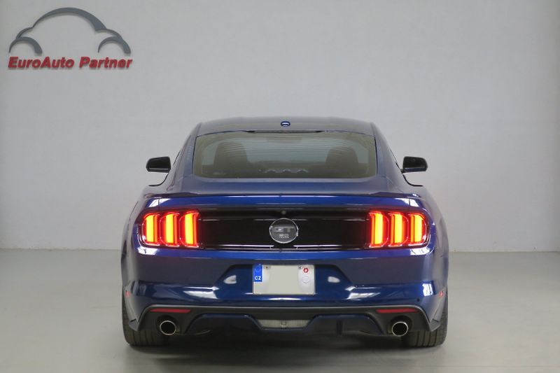 Ford Mustang (2015) 5.0 Ti-VCT V8 GT 50 automat - fotka 3 z 48