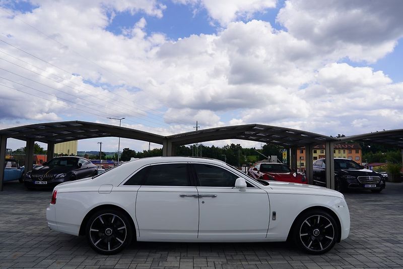 Rolls-Royce Ghost 6.75i V12  570 PS - fotka 7 z 45