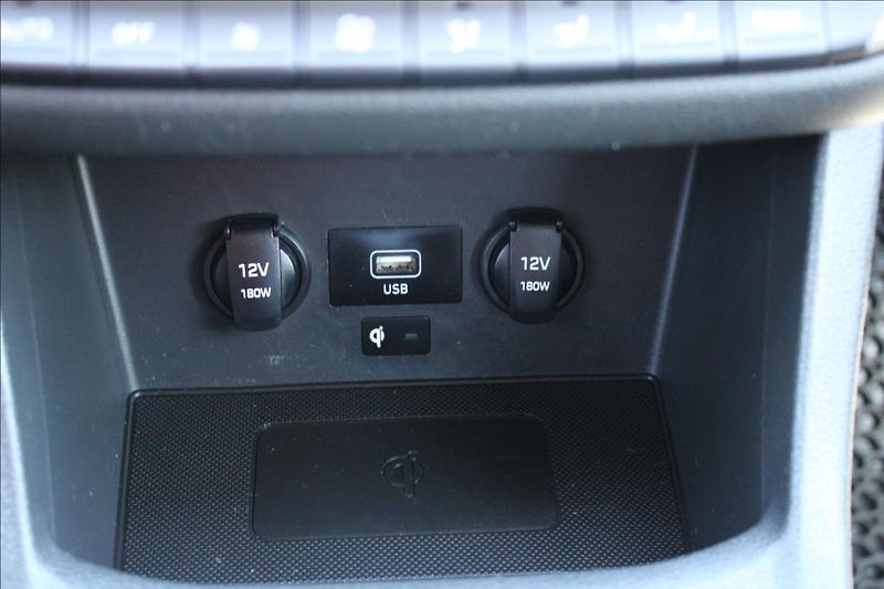 Hyundai i30 1,5 i  SMART, VÝHŘEVY, ČR - fotka 20 z 34