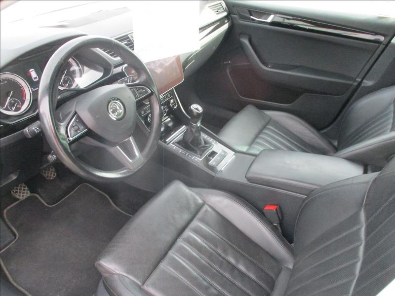 Škoda Superb 2,0 TDi,L&K,PANORAMA,DPH,CZ, - fotka 18 z 50