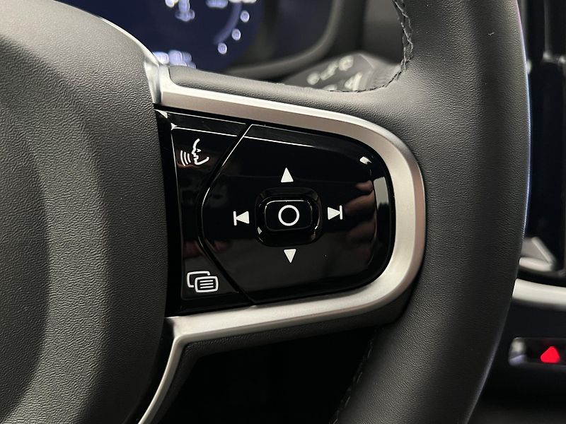 Volvo V60 T6 AWD DARK PLUS RECHARGE AUT - fotka 26 z 48