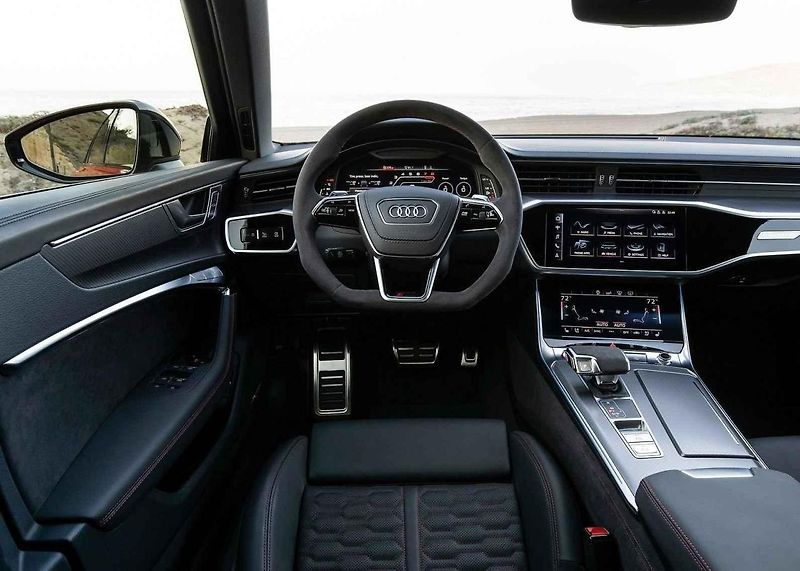 Audi RS6 Avant - současné provedení ve společnosti minulých generací