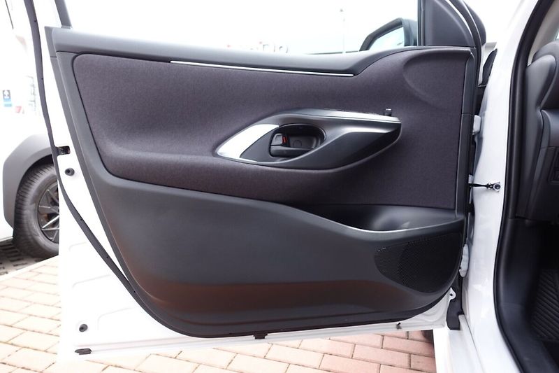 Toyota Yaris 1.5TNGA 125 - 1 CVT  Comfort T - fotka 9 z 28