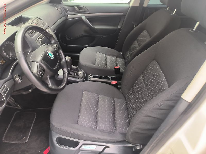Škoda Octavia (2012) 2.0 TDi, ČR, Active, zámek - fotka 9 z 16