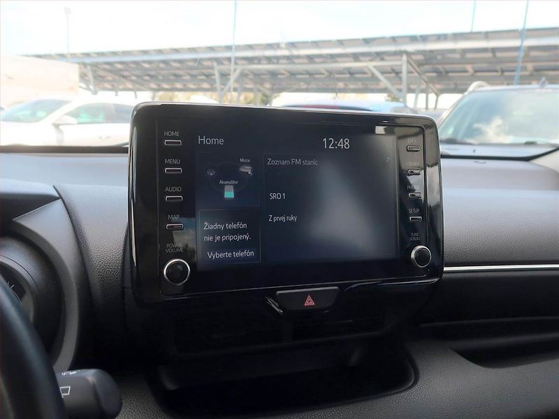 Toyota Yaris (2021) 1.5 VVT-i Hybrid, Automat - fotka 12 z 18