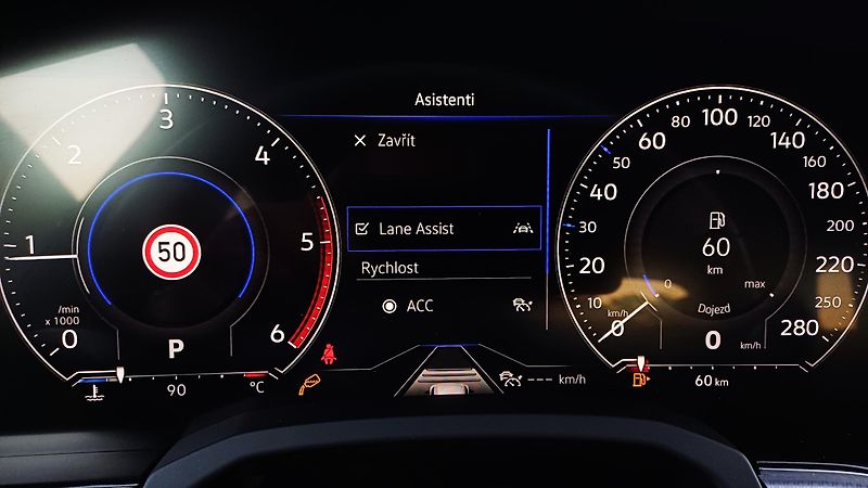 Volkswagen Touareg R-LINE 210kW-WEBASTO-HUD-TZ- - fotka 27 z 50