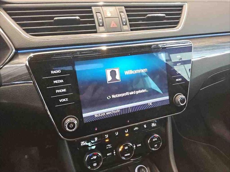 Škoda Superb 2,0 STYLE,PANORAMA,TAŽNÉ,LED - fotka 11 z 13