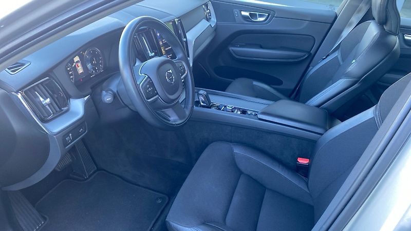 Volvo XC60 MOMENTUM PRO, B4 AWD, 145+10 k - fotka 7 z 30