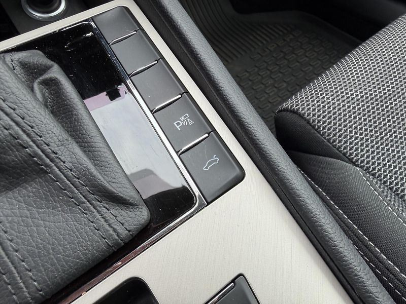 Škoda Superb  2.0 TDI 147kW Style Combi DSG - fotka 21 z 34