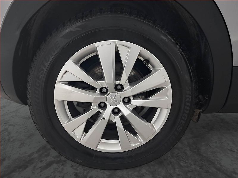 Peugeot 3008 (2019) 1.5 BlueHDi, Navi, Tempomat - fotka 15 z 16
