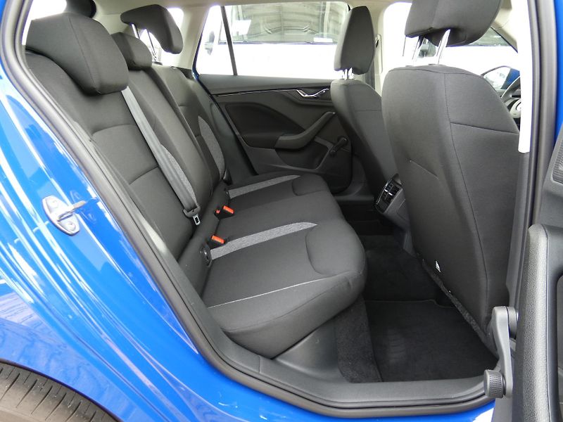 Škoda Kamiq Active 1.0 TSI /70 kW - fotka 26 z 30