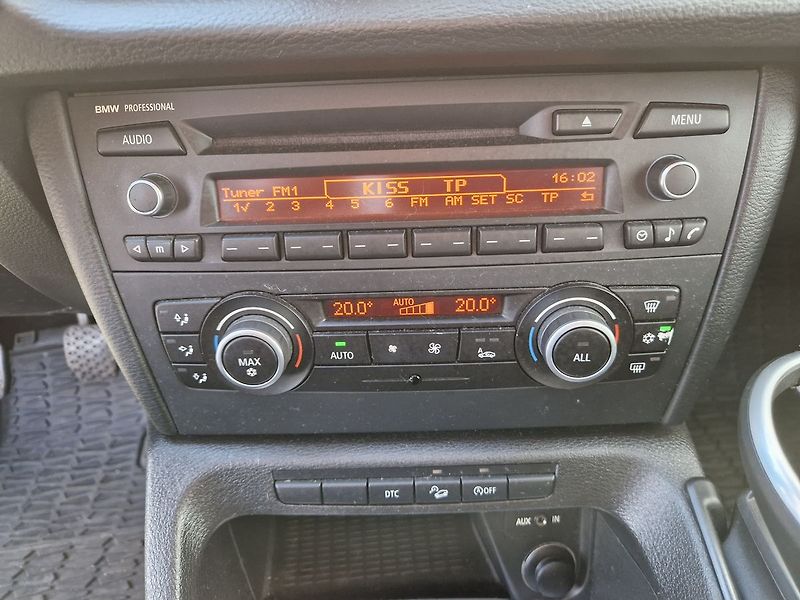 BMW X1 XDRIVE 18D - fotka 13 z 30