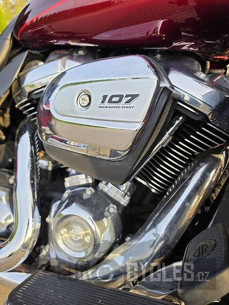 Harley-Davidson FLHTK Electra Glide Ultra Limited 1690 (2017) - fotka 11 z 22