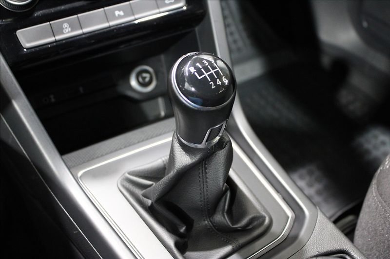 Volkswagen Touran 1,4 TSI Comfortline 7-míst - fotka 27 z 32
