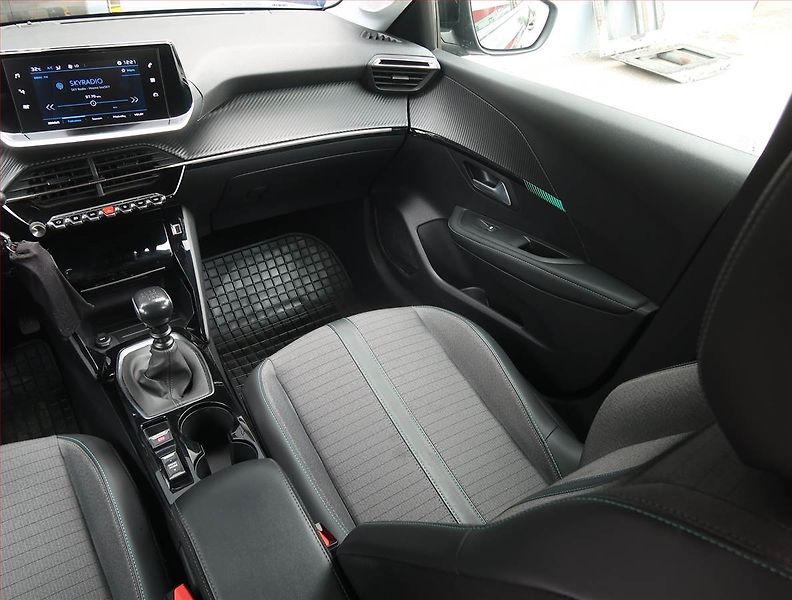 Peugeot 208 (2022) Allure 1.2 PureTech - fotka 8 z 17