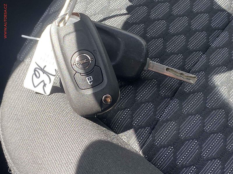 Opel Astra (2018) 1.4T, Navi, +kola - fotka 19 z 20