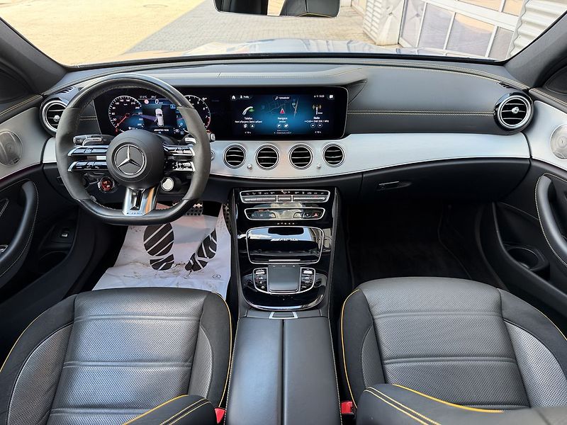 Mercedes-Benz Třídy E 63 S AMG - fotka 16 z 47
