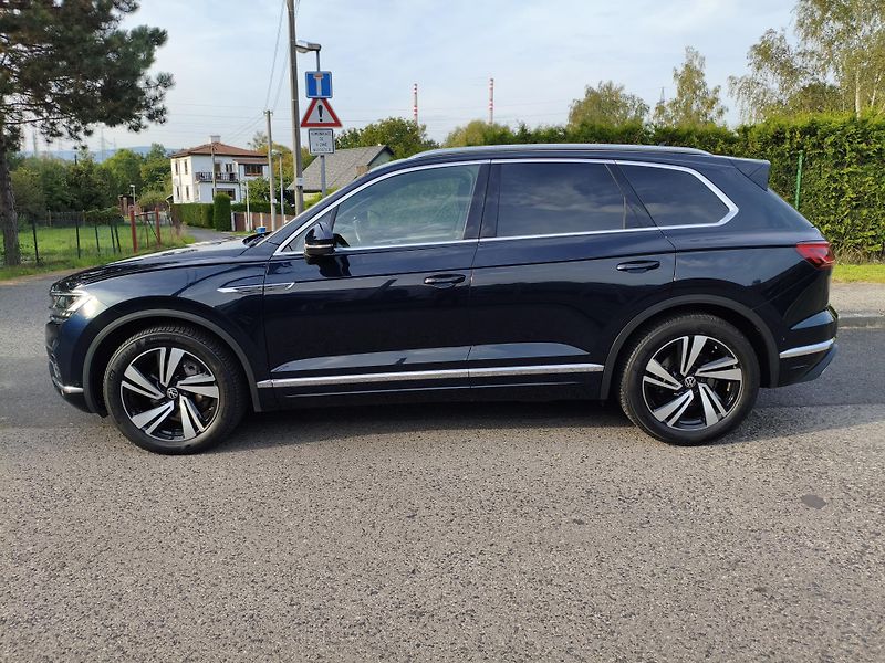 Volkswagen Touareg (2022) 3,0 TDI Individual 210 KW - fotka 8 z 40
