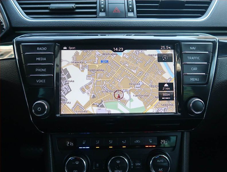 Škoda Superb (2016) Laurin&Klement 2.0 TDI, 4X4 - fotka 18 z 26