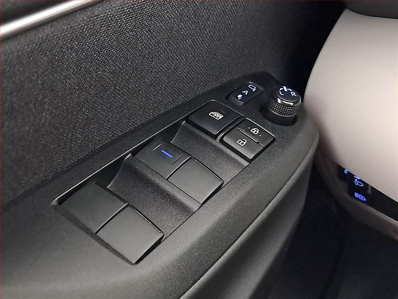 Toyota Yaris (2023) 1.5 VVT-i - fotka 18 z 19