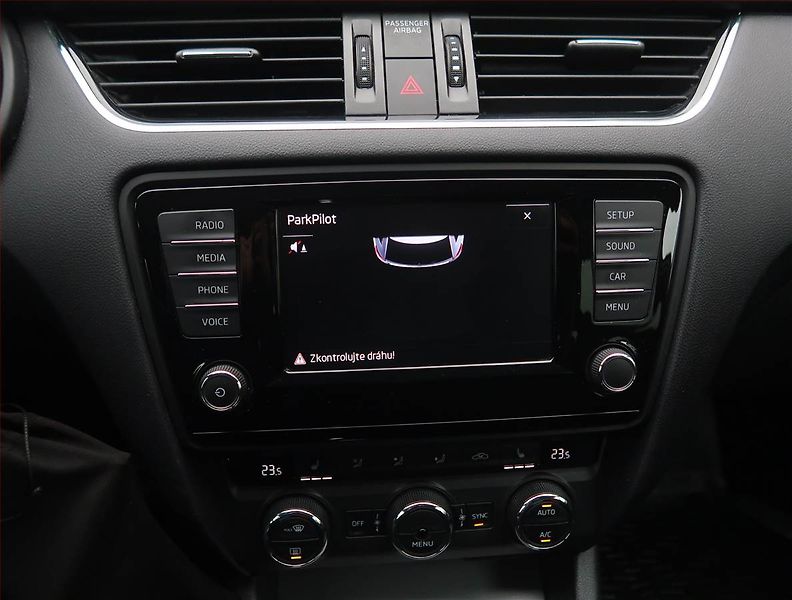 Škoda Octavia (2015) 1.6 TDI, Xenony, Tempomat - fotka 22 z 22