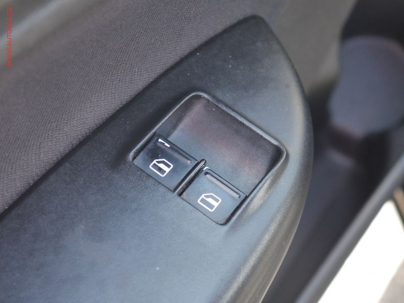 Škoda Octavia (2009) 1.6MPi, 1.maj,ČR, AC, park - fotka 14 z 15