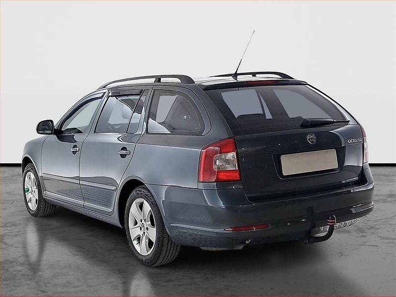 Škoda Octavia (2009) 1.6, Park. senzory - fotka 4 z 17