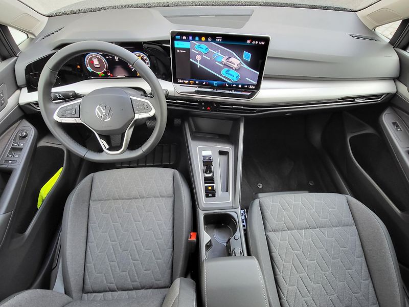 Volkswagen Golf (2026) People 1,5 eTSI 85kW 7DSG mHEV - fotka 5 z 22
