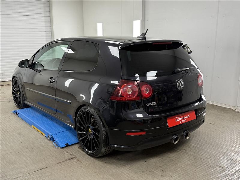 Volkswagen Golf 3,2 V6 4Motion R32 - fotka 4 z 23