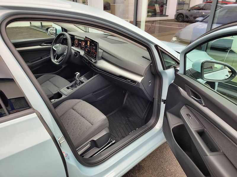 Volkswagen Golf (2025) 1.5 TSI People - fotka 51 z 54