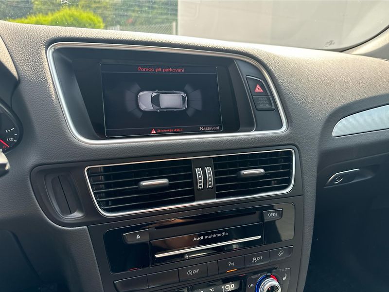 Audi Q5 A 2.0 TDi 140kW S tronic - fotka 14 z 20