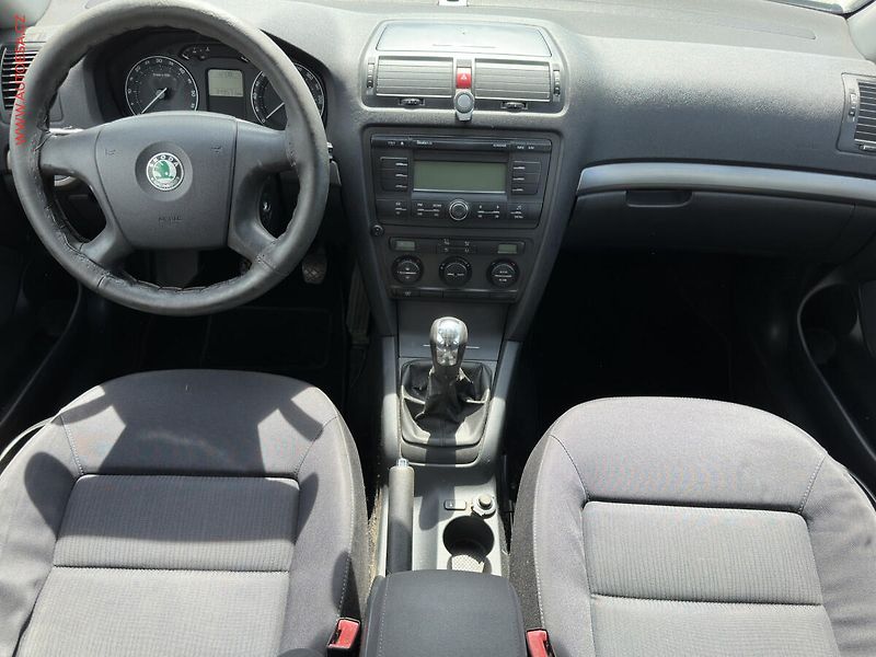 Škoda Octavia (2005) 1.9TDi, ČR, AC, tempo - fotka 8 z 15