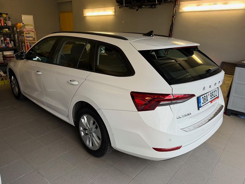 Škoda Octavia 2.0 TDI / 85kW / Amb. ČR - fotka 5 z 20