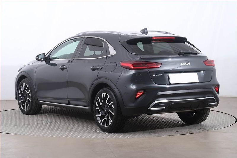 Kia XCeed (2022) 1.5 T-GDI, Automat, Serv.kniha - fotka 4 z 25