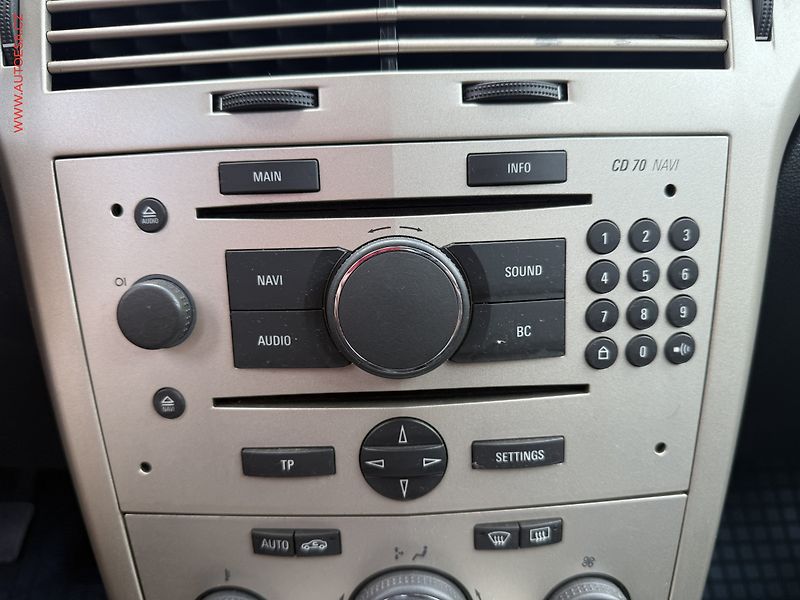 Opel Astra (2007) 1.6 i, AC, temp - fotka 14 z 16