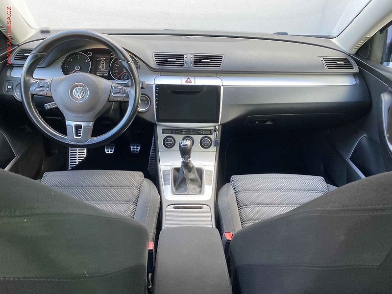 Volkswagen Passat (2009) 2.0TDi, 2.maj, Bixenon, AC - fotka 8 z 19