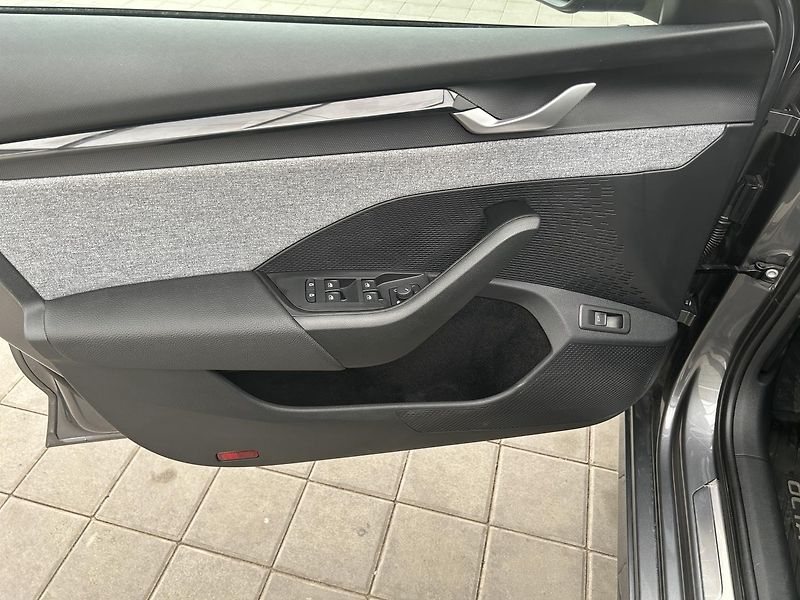 Škoda Octavia 2.0 TDI Top selection - fotka 6 z 28