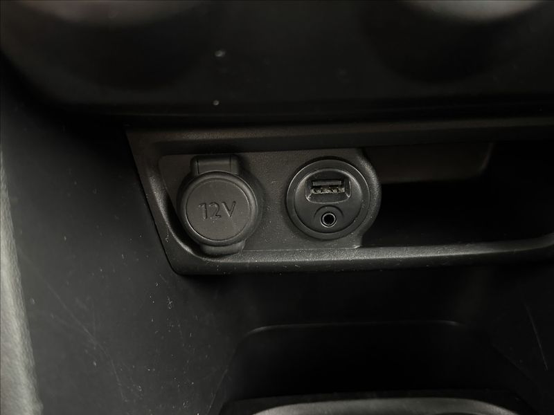 Peugeot 208 1,6 HDi DPH KLIMATIZACE LED ČR - fotka 19 z 29