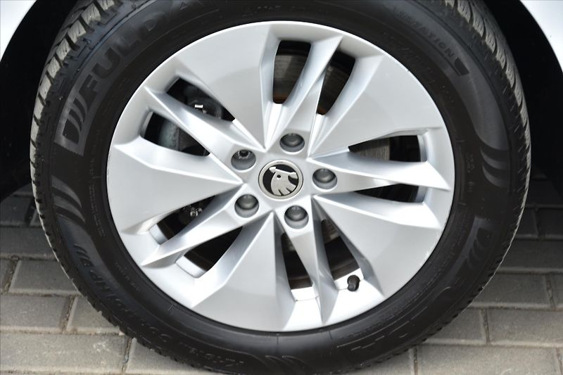 Škoda Octavia 1.5 TSI 110kW LED AMBITION+ ČR - fotka 9 z 28