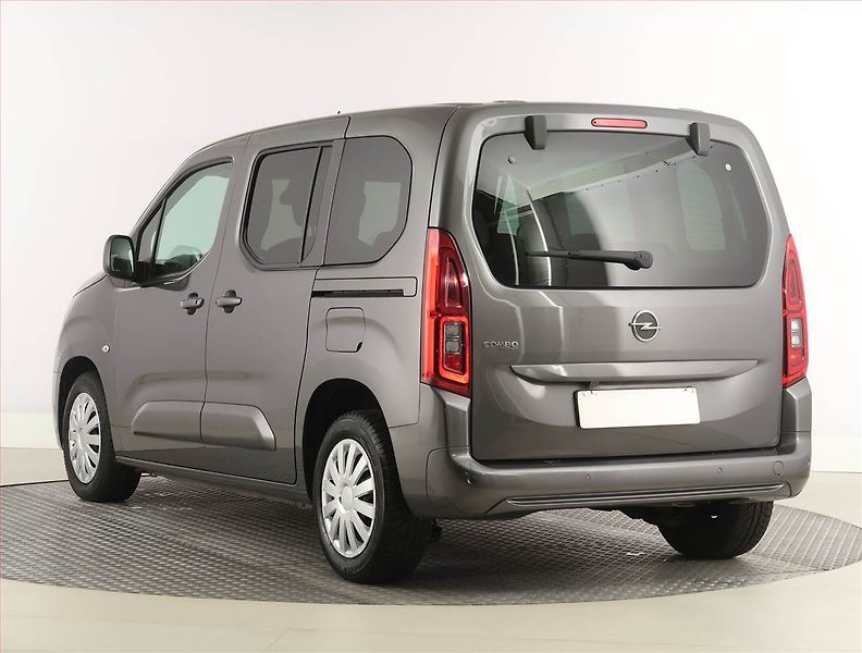 Opel Combo (2019) Enjoy 1.2 Turbo, 7Míst, 1Maj - fotka 4 z 22