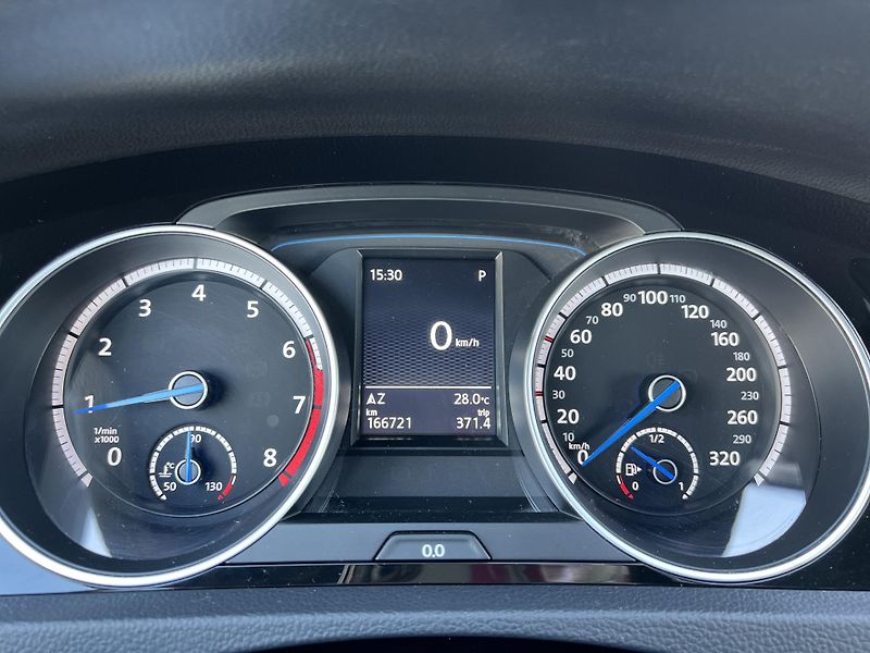 Volkswagen Golf R Variant 2.0TSi 221kw 4x4 DSG - fotka 17 z 41