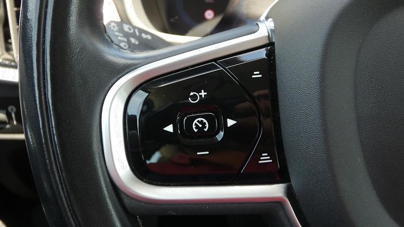 Volvo V90 B4 mHEV AWD aut. Momentum Pro - fotka 11 z 23