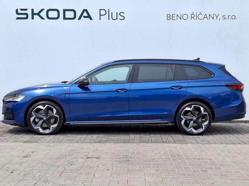 Škoda Superb (2025) Combi iV SportLine DSG 1,5TSi - fotka 3 z 35
