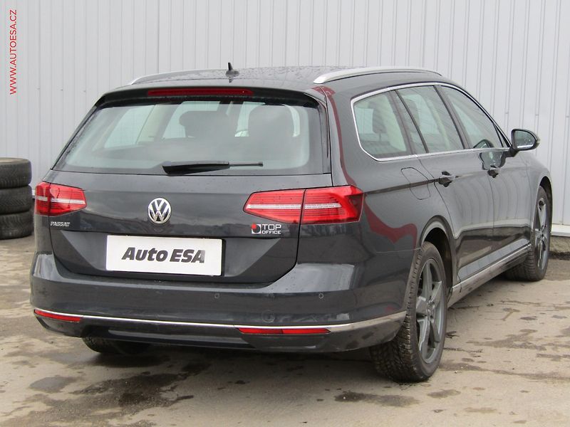 Volkswagen Passat (2018) 2.0TDi, Highline, DSG, LED - fotka 4 z 21